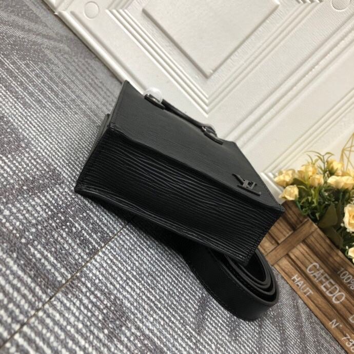LOUIS VUITTON ルイヴィトン ショルダーバッグ & クロスボディバッグ M69441