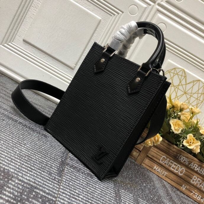 LOUIS VUITTON ルイヴィトン ショルダーバッグ & クロスボディバッグ M69441