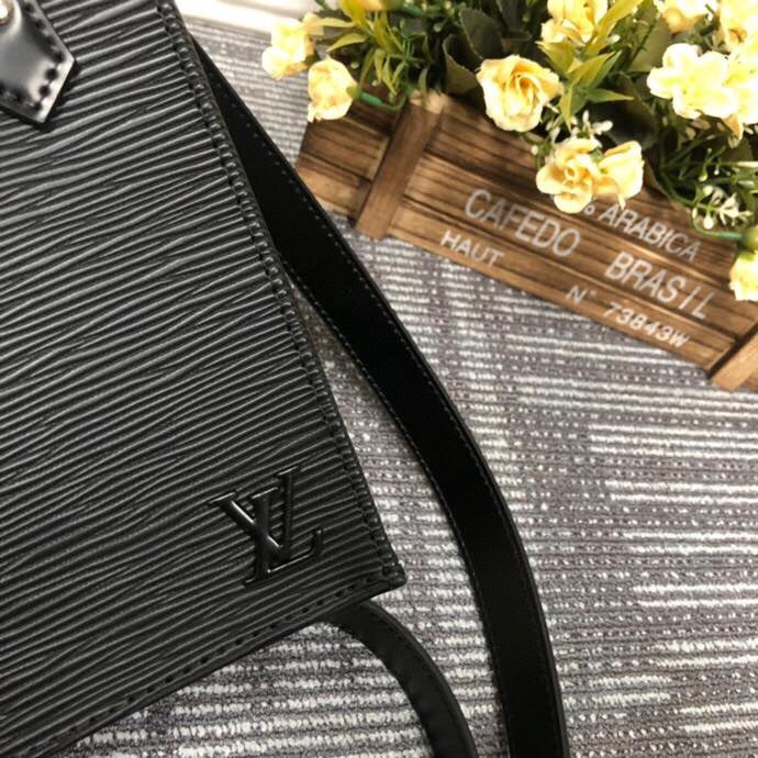 LOUIS VUITTON ルイヴィトン ショルダーバッグ & クロスボディバッグ M69441