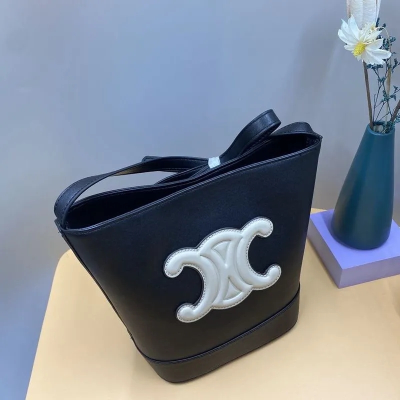 【VIP価格】CELINE BUCKET BAGS ルイーズ バッグ MEDIUM BUCKET LOUISE IN SMOOTH CALFSKIN - BLACK | CELINE