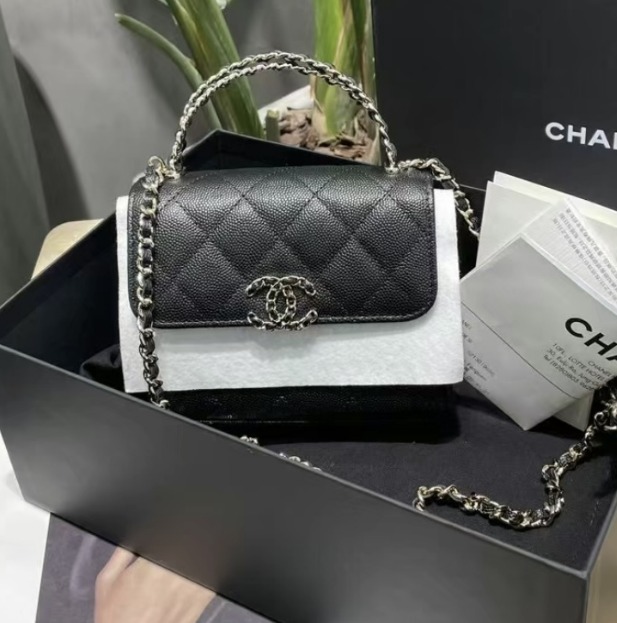 【23シーズン限定★】CHANEL　チェーンクラッチ