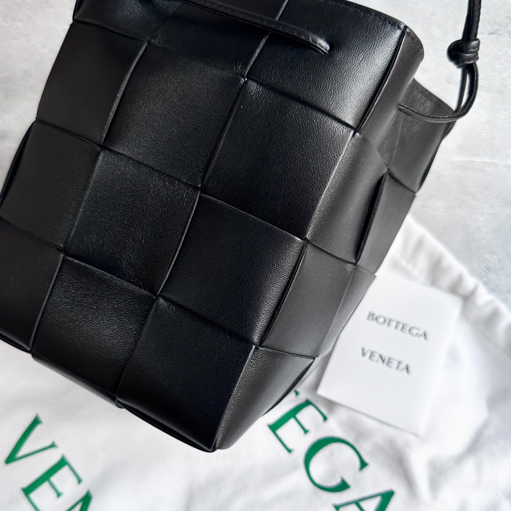 BOTTEGA VENETA スモール カセット バケットバッグ