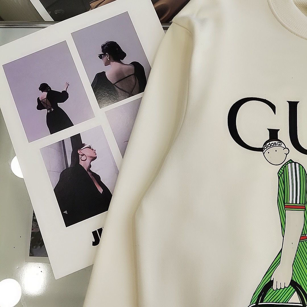 GUCCI パーカー アニメプリント 長袖 ファッション 丸襟 人気　カジュアル　グーチロゴ　100%綿　男女兼用