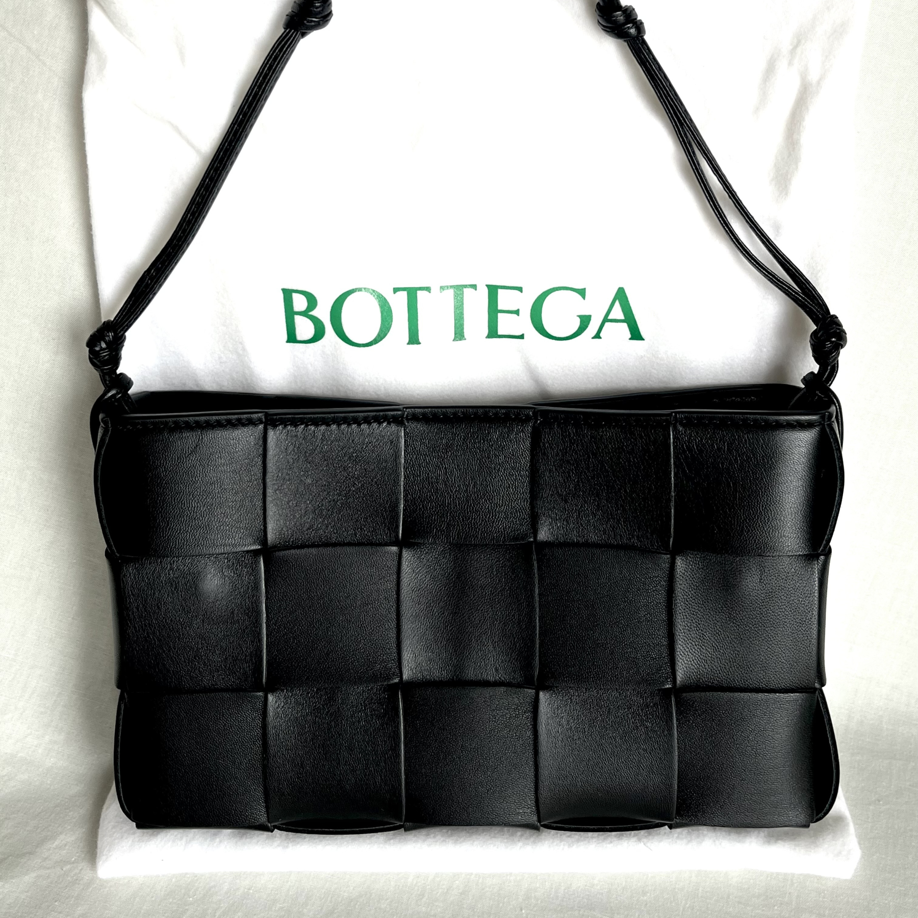 BOTTEGA VENETA ボッテガ カセット ショルダーポーチ