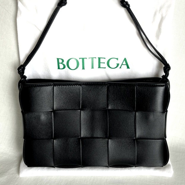 BOTTEGA VENETA ボッテガ カセット ショルダーポーチ