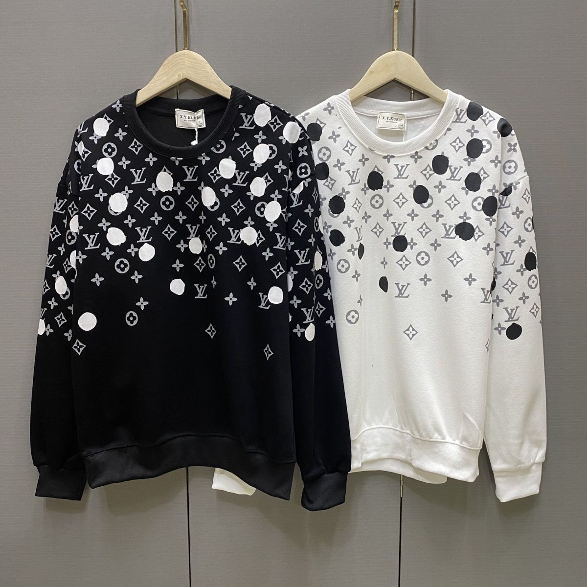 LOUIS VUITTON パーカー  ルイ・ヴィトンロゴ 丸襟 快適 人気　カジュアル   プリント長袖 秋冬 男女兼用