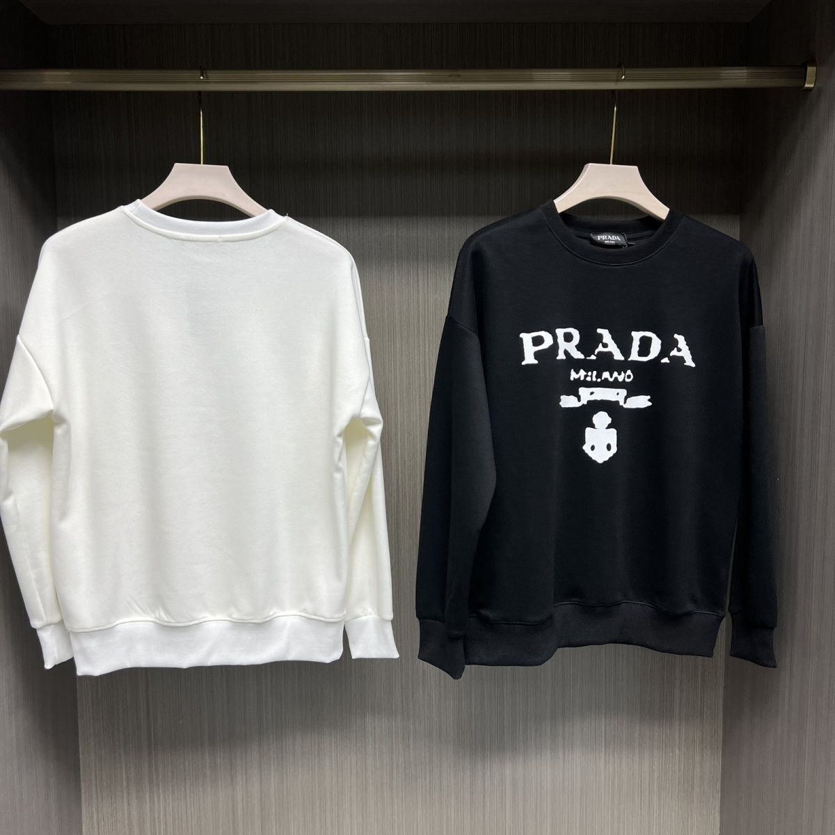 PRADA 2023 ゆったり 厚い 防寒 上着 吸汗性通気性 可愛い 運動バーカー   暖かい おしゃれ　ブラック春秋冬