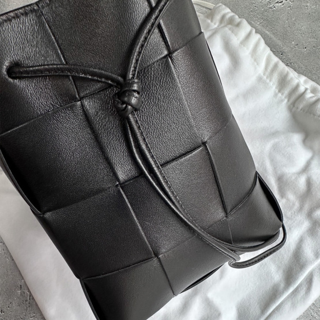 BOTTEGA VENETA スモール カセット バケットバッグ