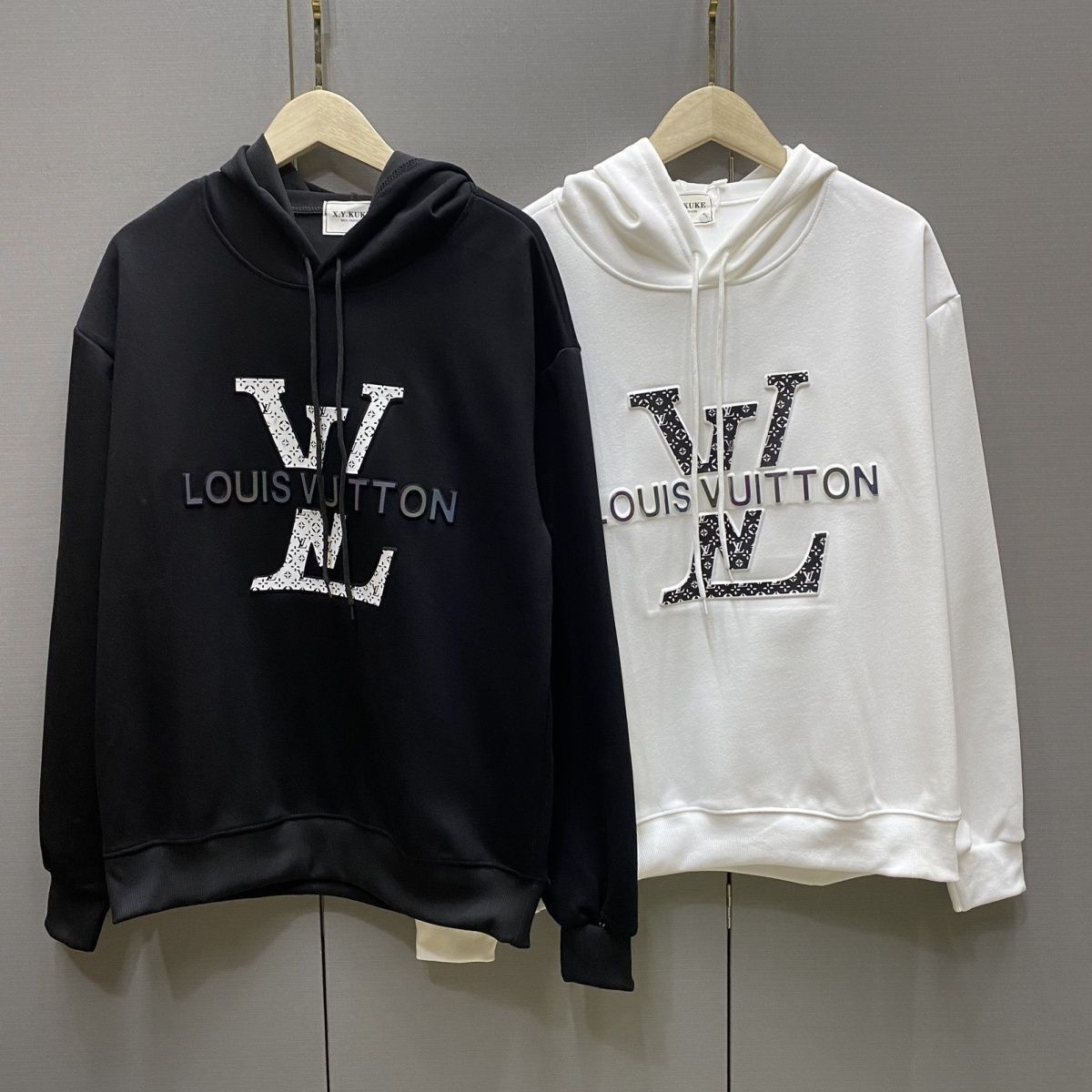 LOUIS VUITTON  パーカー フード付き　ブランド　ルームウェア ロゴ ブランド トップス 男女兼用