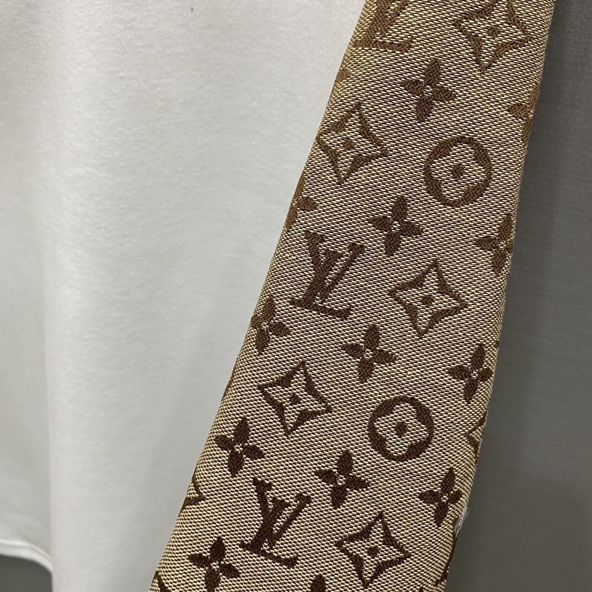 LOUIS VUITTON パーカー  ルイ・ヴィトンロゴ トレーナー  襟付き ゆったり 秋 冬  カジュアル おしゃれ