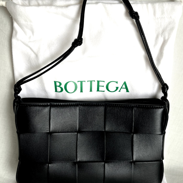 BOTTEGA VENETA ボッテガ カセット ショルダーポーチ