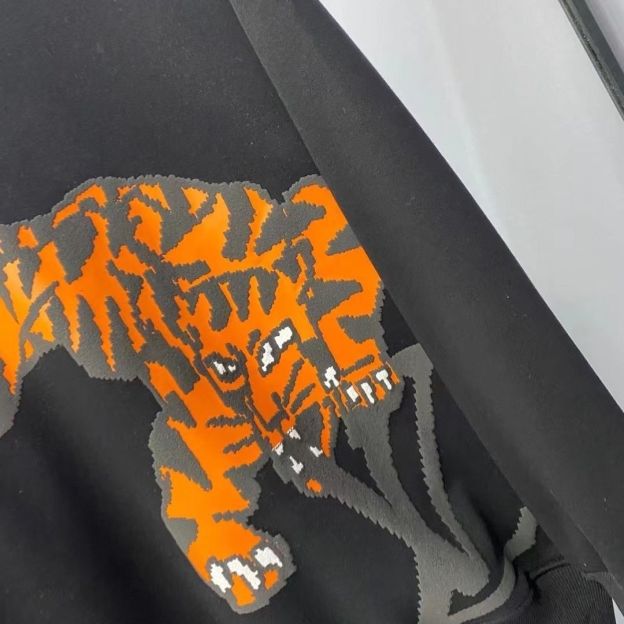 LOUIS VUITTON  パーカーブランド　ルイ・ヴィトン ロゴ トップス トラプリント  ゆったり　男女兼用