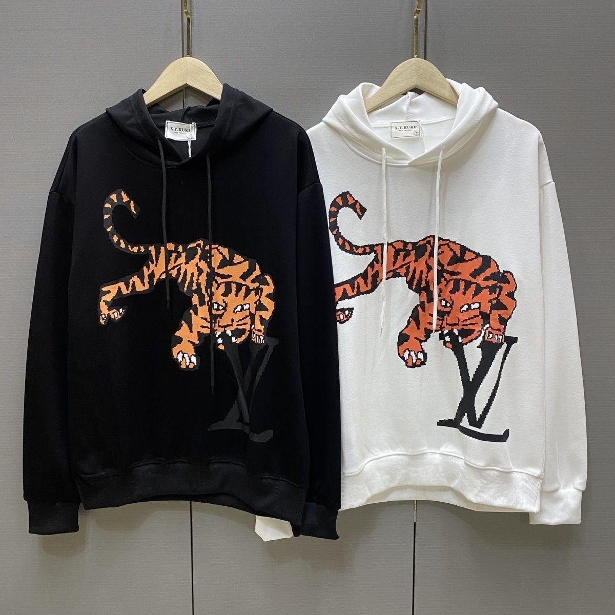 LOUIS VUITTON パーカー フード付き　ルームウェア  ルイ・ヴィトンロゴ ブランド  トラプリント  トップス 男女兼用