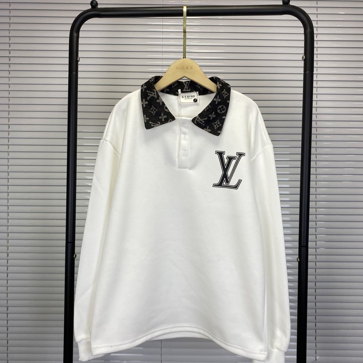 LOUIS VUITTON パーカー  ルイ・ヴィトンロゴ トレーナー  襟付き ゆったり 秋 冬  カジュアル おしゃれ