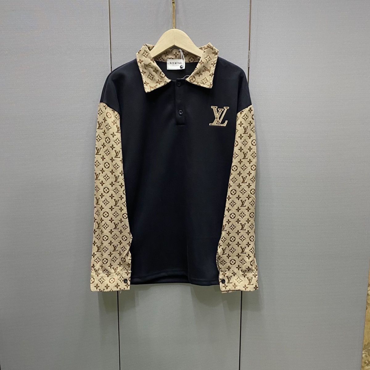 LOUIS VUITTON パーカー  ルイ・ヴィトンロゴ トレーナー  襟付き ゆったり 秋 冬  カジュアル おしゃれ