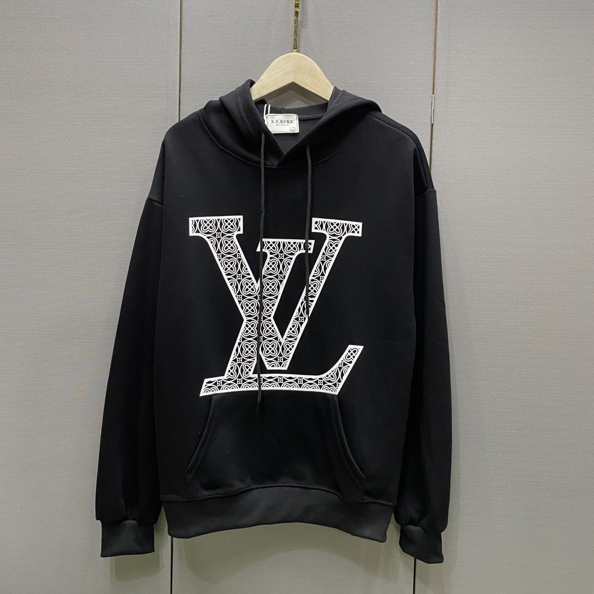 LOUIS VUITTON パーカー フード付き　ルームウェア  ルイ・ヴィトンロゴ ブランド  プリント 綿　男女兼用