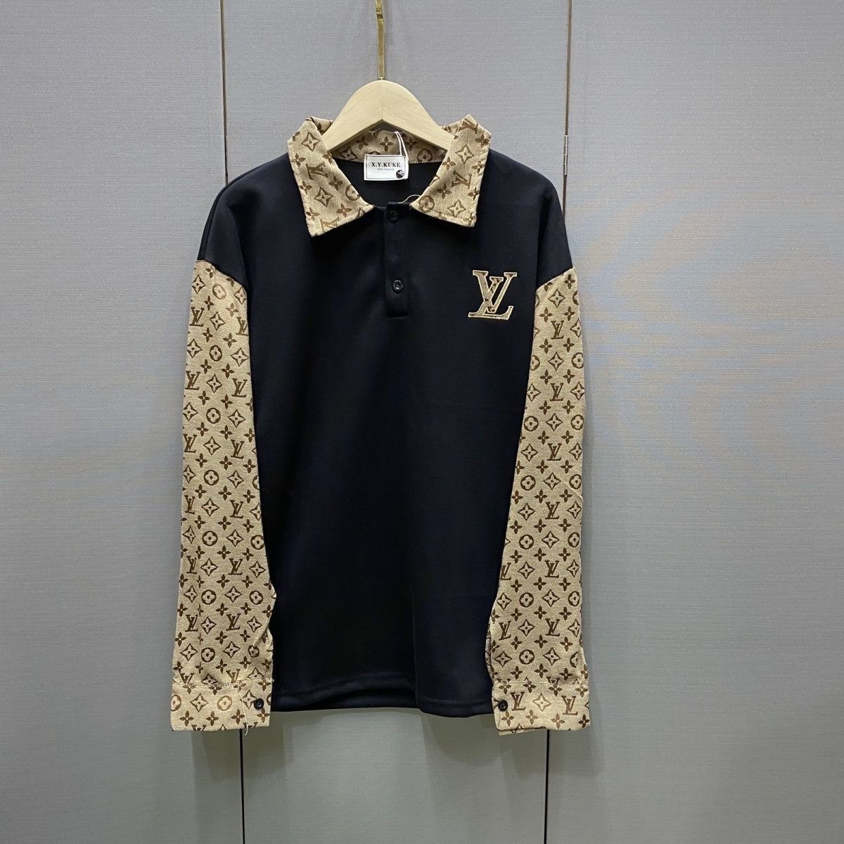 LOUIS VUITTON パーカー  ルイ・ヴィトンロゴ トレーナー  襟付き ゆったり 秋 冬  カジュアル おしゃれ