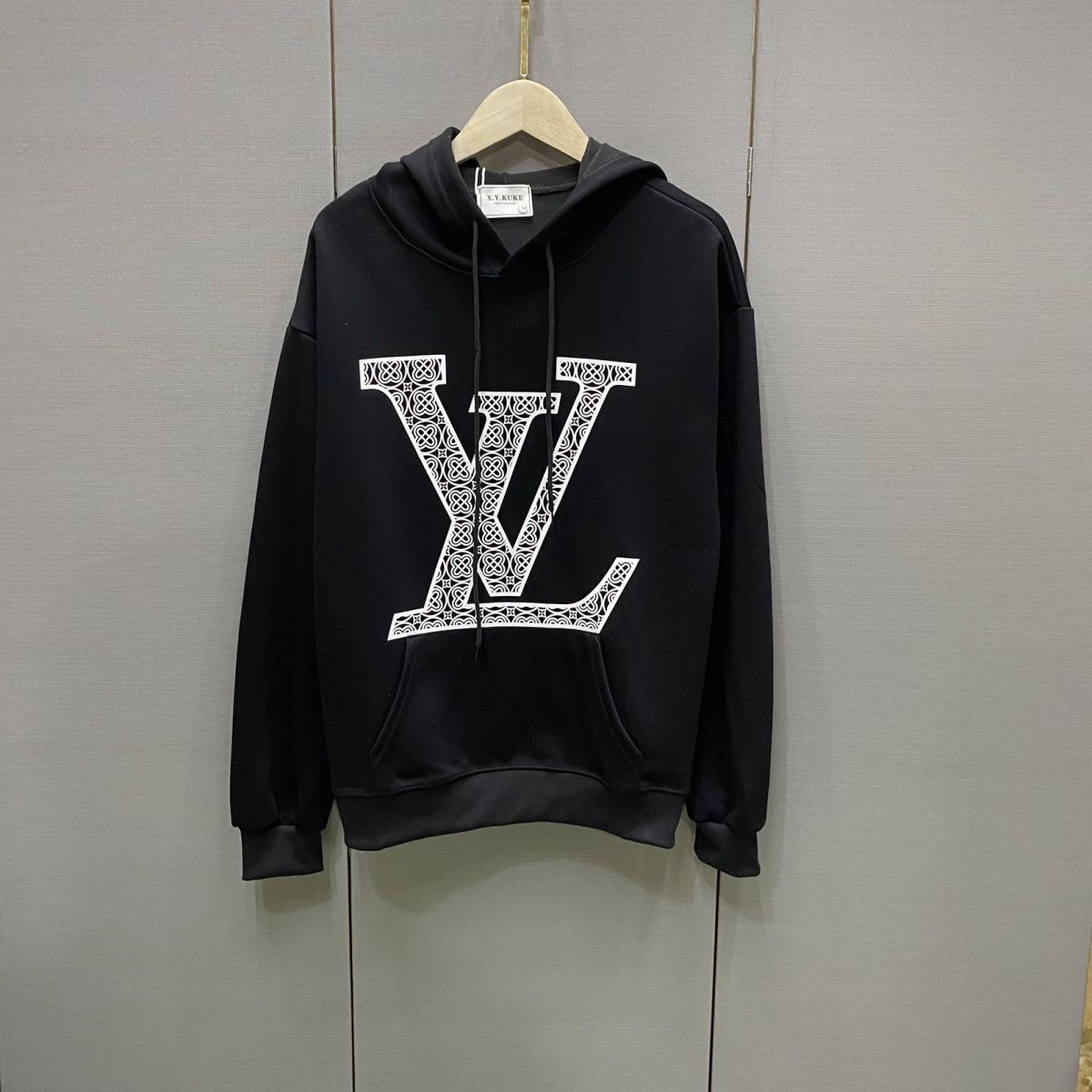 LOUIS VUITTON パーカー フード付き　ルームウェア  ルイ・ヴィトンロゴ ブランド  プリント 綿　男女兼用