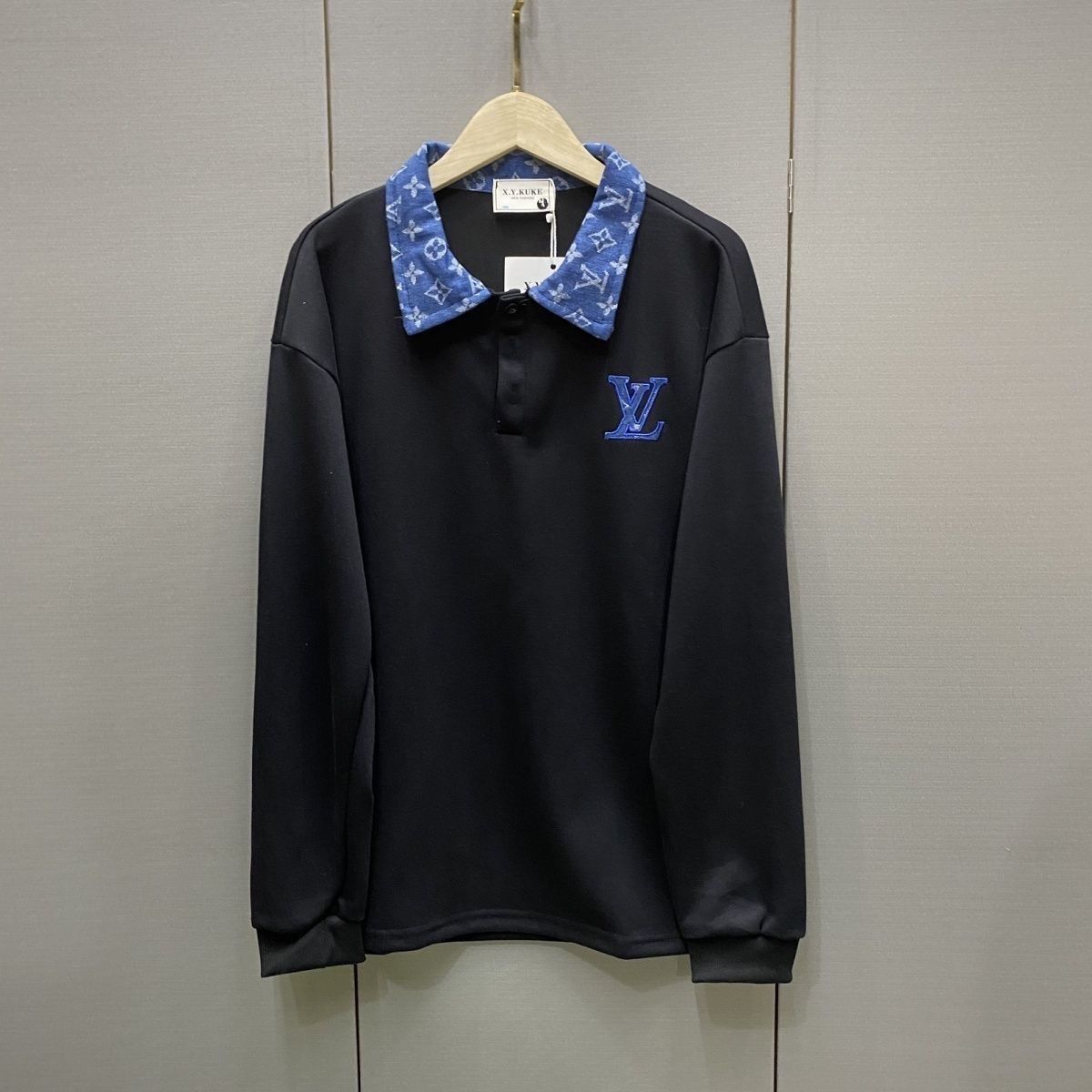 LOUIS VUITTON パーカー ルイ・ヴィトンロゴ トレーナー 襟付き ゆったり 秋 冬 春 カジュアル おしゃれ