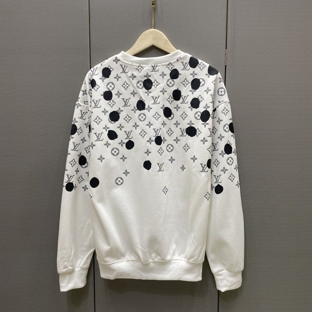 LOUIS VUITTON パーカー  ルイ・ヴィトンロゴ 丸襟 快適 人気　カジュアル   プリント長袖 秋冬 男女兼用