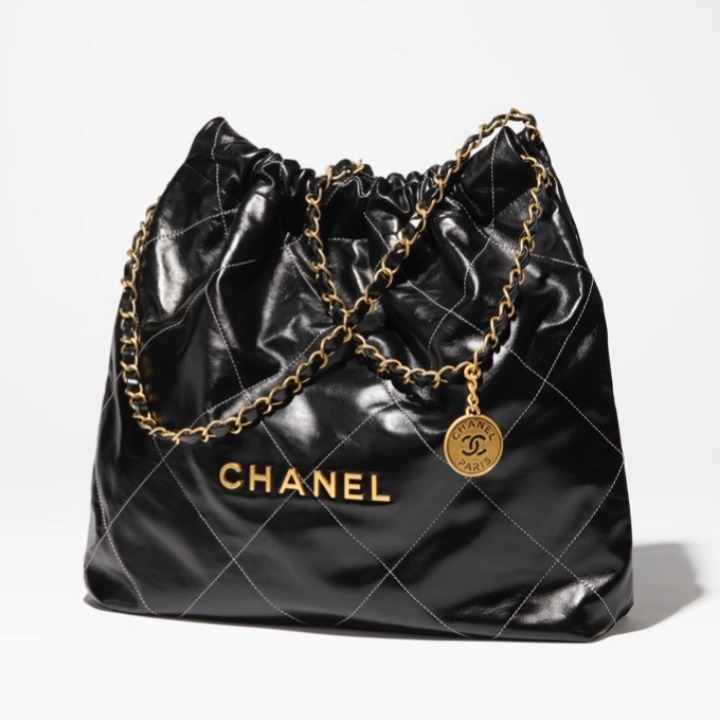 【芸能人多数愛用】人気沸騰CHANEL 22スモールトートバッグ