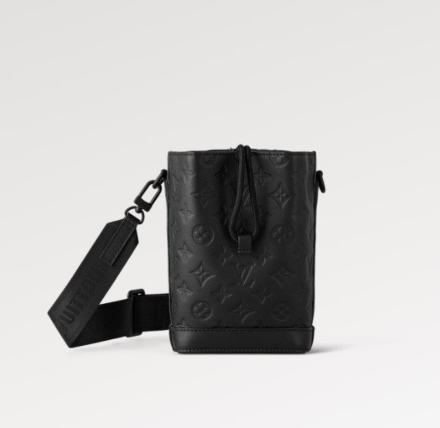 LOUIS VUITTON ルイ ヴィトン M82248 ノエ･スリング モノグラム･シャドウ カーフレザー メンズ ショルダーバッグ 斜め掛け ブラック-JAPAN DUTY FREE