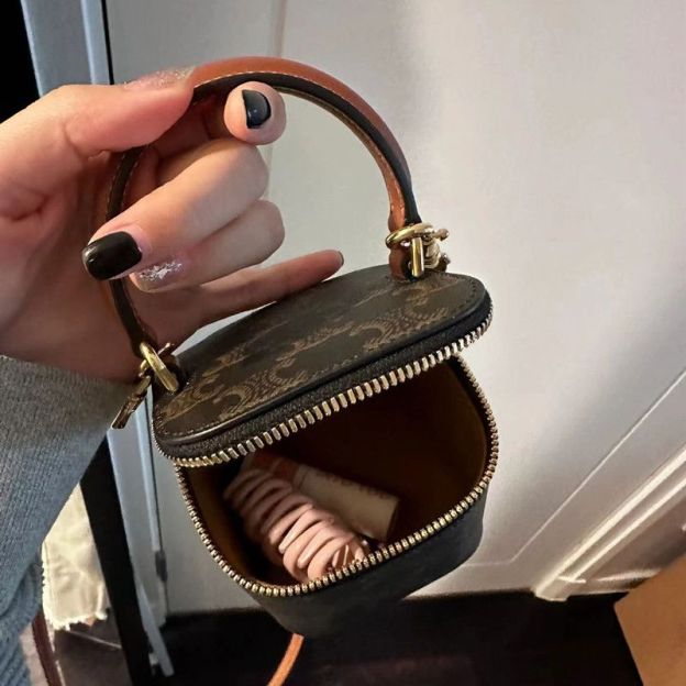 新作 CELINE♪ バケツバッグ ミニカメラバッグ