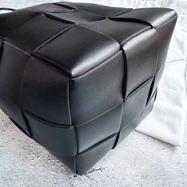 BOTTEGA VENETA スモール カセット バケットバッグ