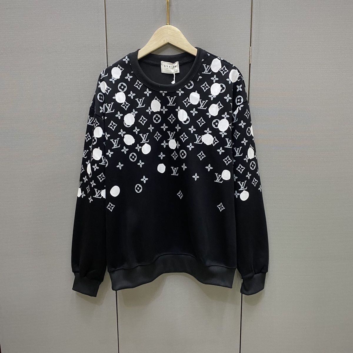 LOUIS VUITTON パーカー ルイ・ヴィトンロゴ 丸襟 快適 人気 カジュアル プリント長袖 秋冬 男女兼用