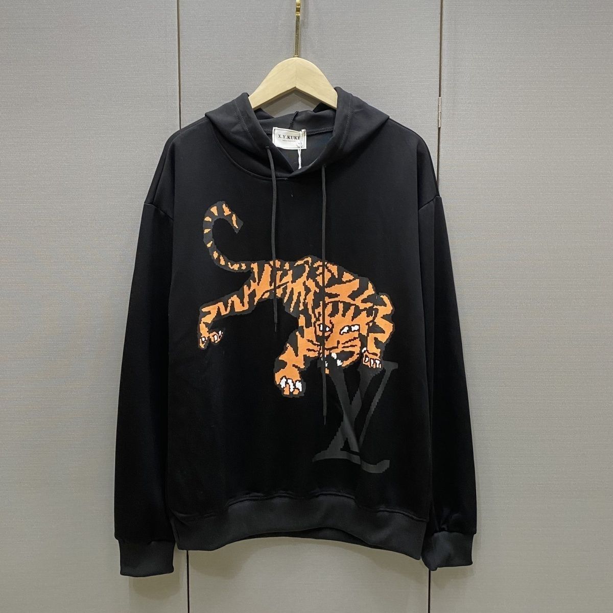 LOUIS VUITTON パーカー フード付き　ルームウェア  ルイ・ヴィトンロゴ ブランド  トラプリント  トップス 男女兼用