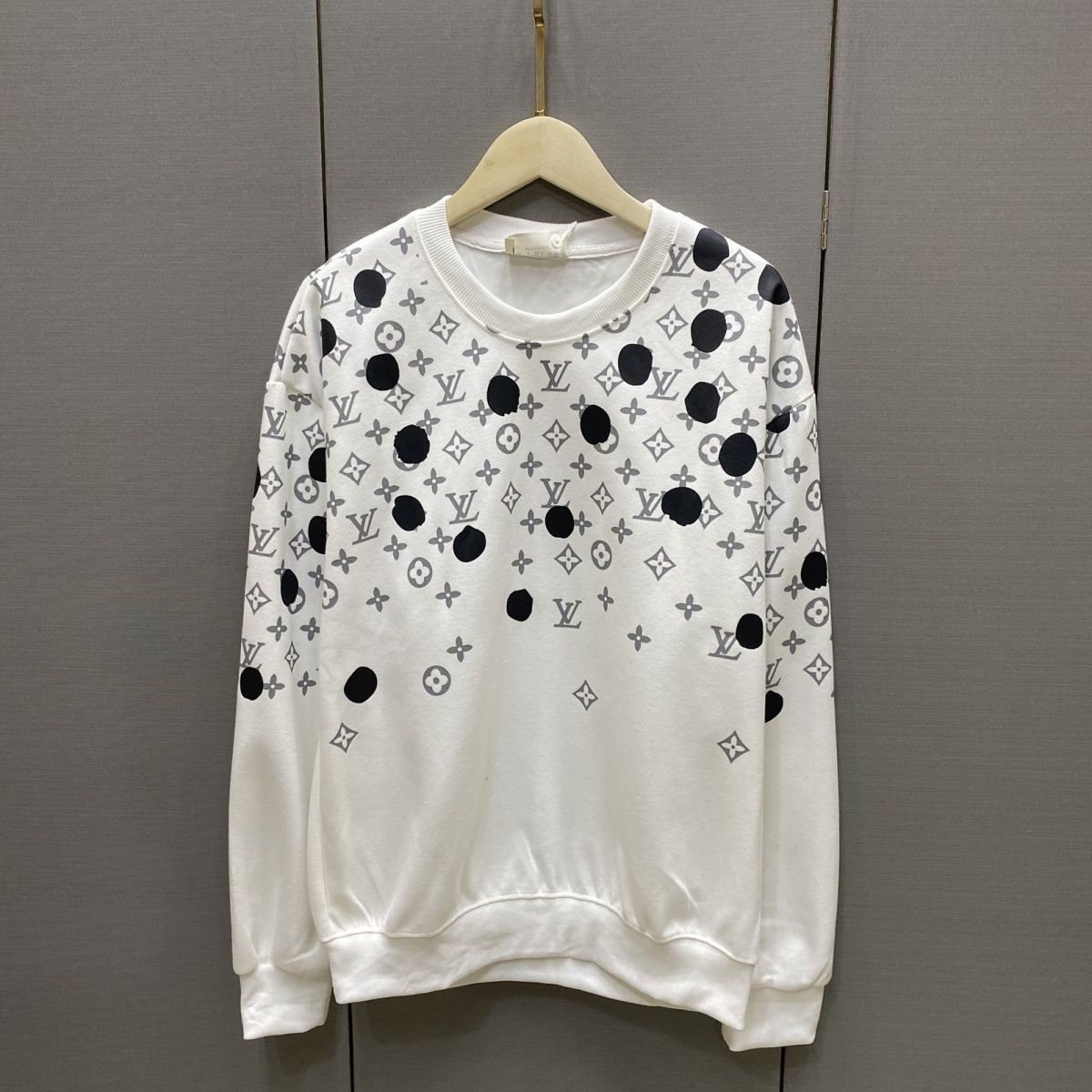 LOUIS VUITTON パーカー  ルイ・ヴィトンロゴ 丸襟 快適 人気　カジュアル   プリント長袖 秋冬 男女兼用