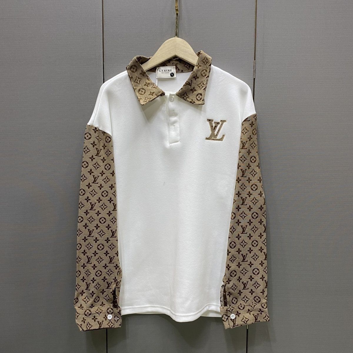 LOUIS VUITTON パーカー  ルイ・ヴィトンロゴ トレーナー  襟付き ゆったり 秋 冬  カジュアル おしゃれ