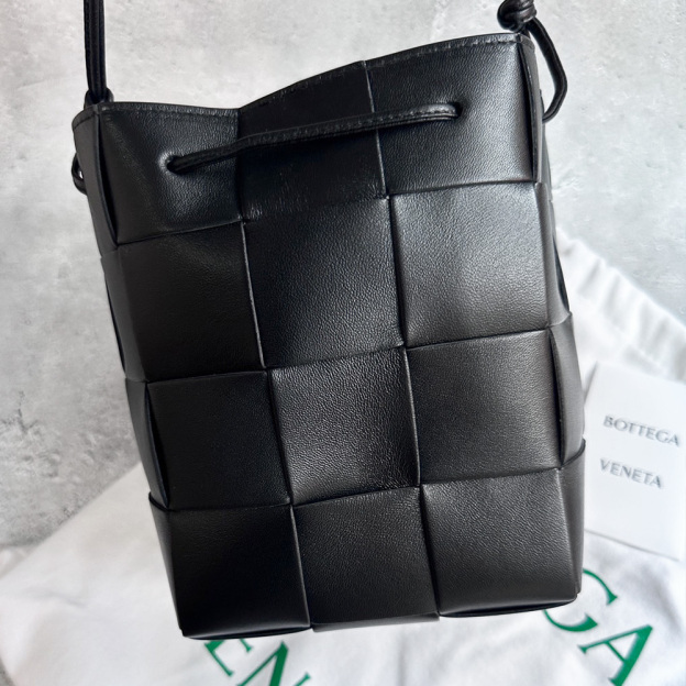 BOTTEGA VENETA スモール カセット バケットバッグ