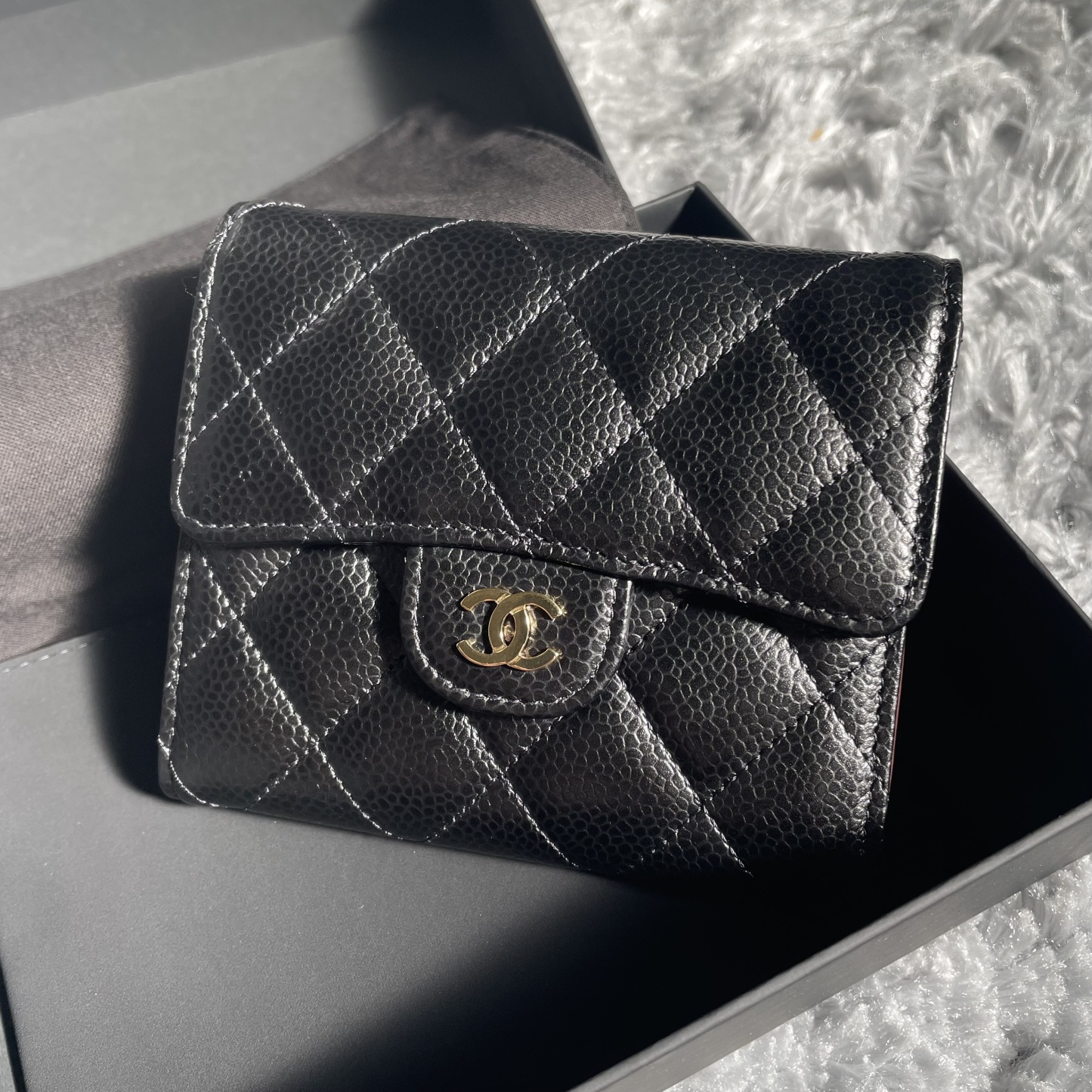 《シルエットとロゴが可愛い♪》CHANEL マトラッセ三つ折り財布