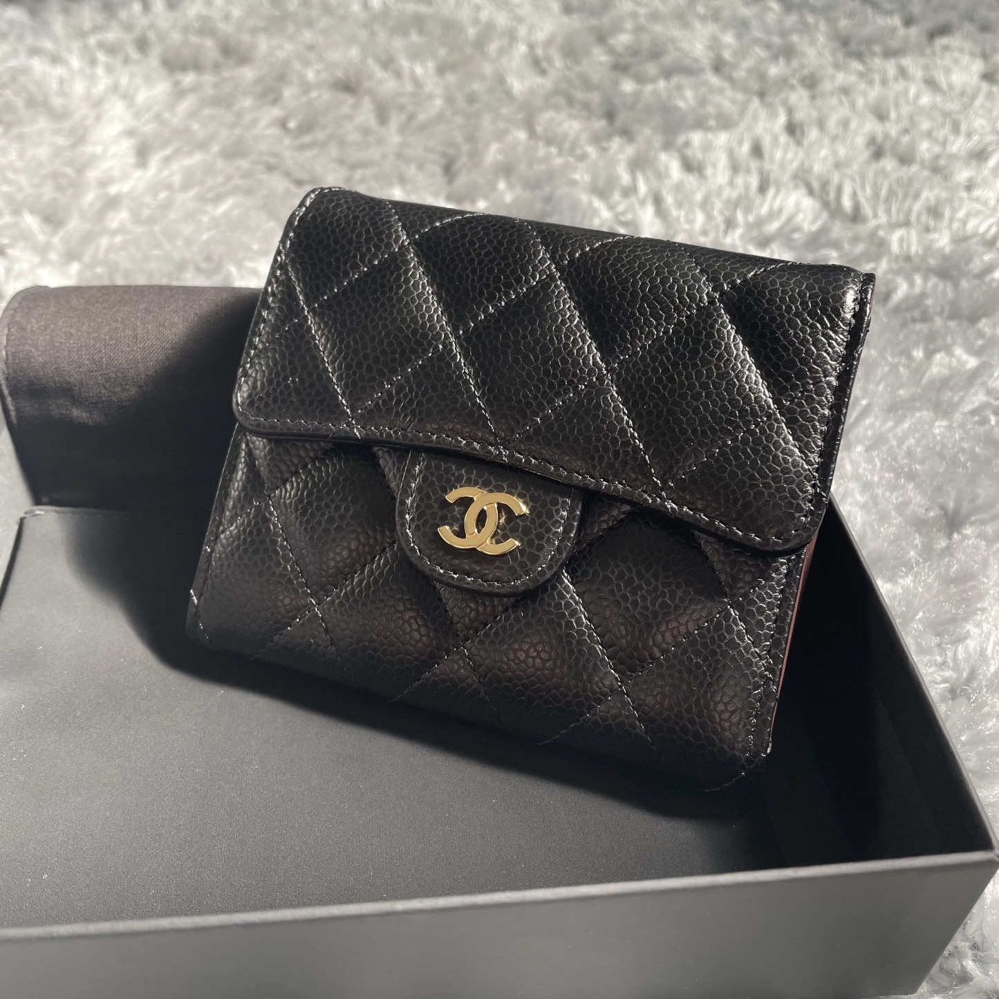 《シルエットとロゴが可愛い♪》CHANEL マトラッセ三つ折り財布