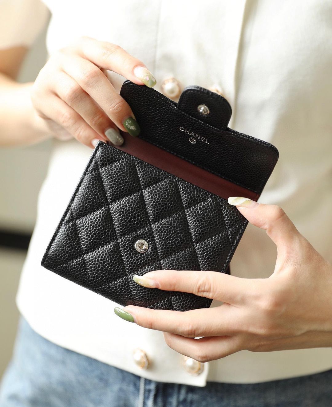 《シルエットとロゴが可愛い♪》CHANEL マトラッセ三つ折り財布