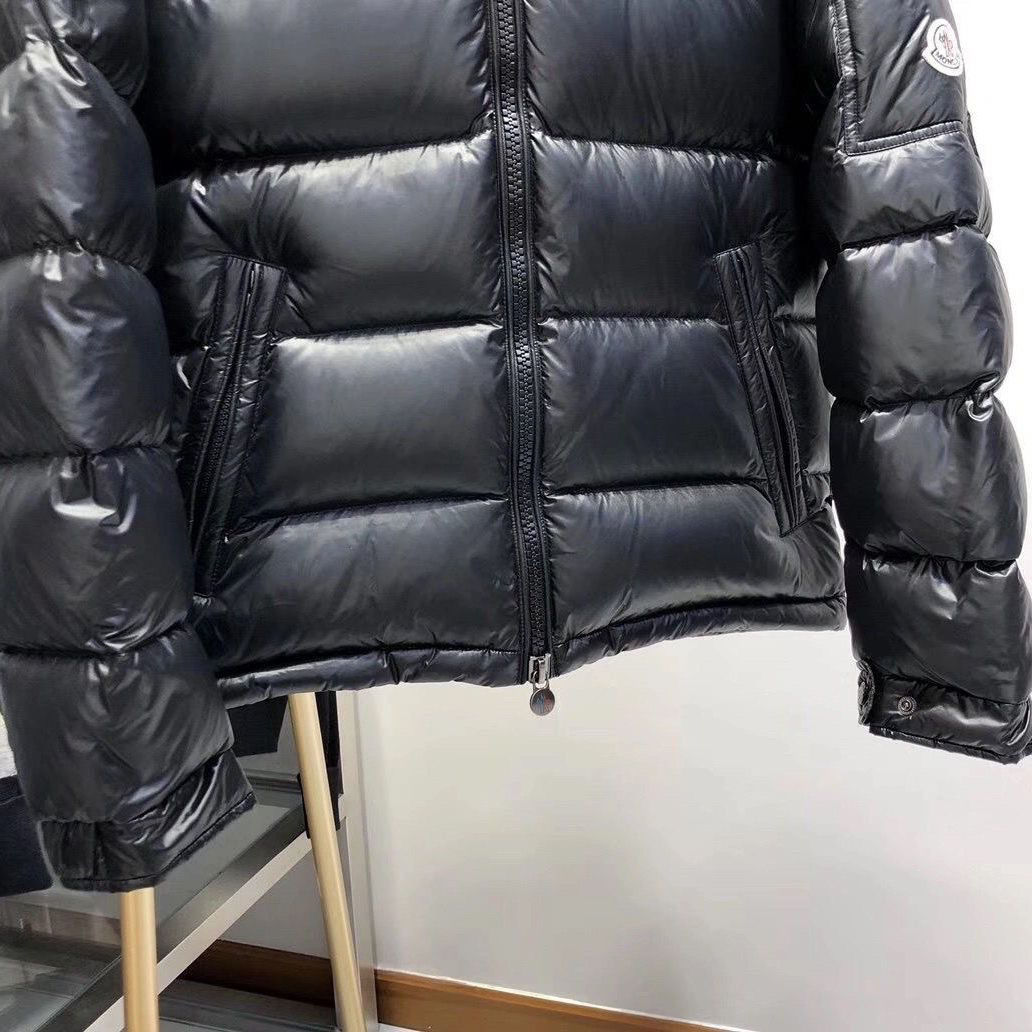 MONCLER モンクレール　スタンド カラーロゴ ライトダウンジャケット　ファッション　メンズ