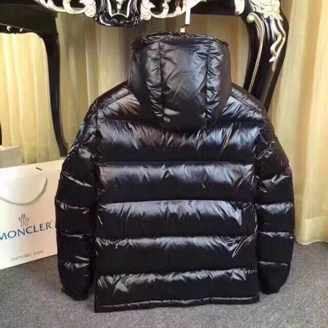 MONCLER モンクレール　スタンド カラーロゴ ライトダウンジャケット　ファッション　メンズ