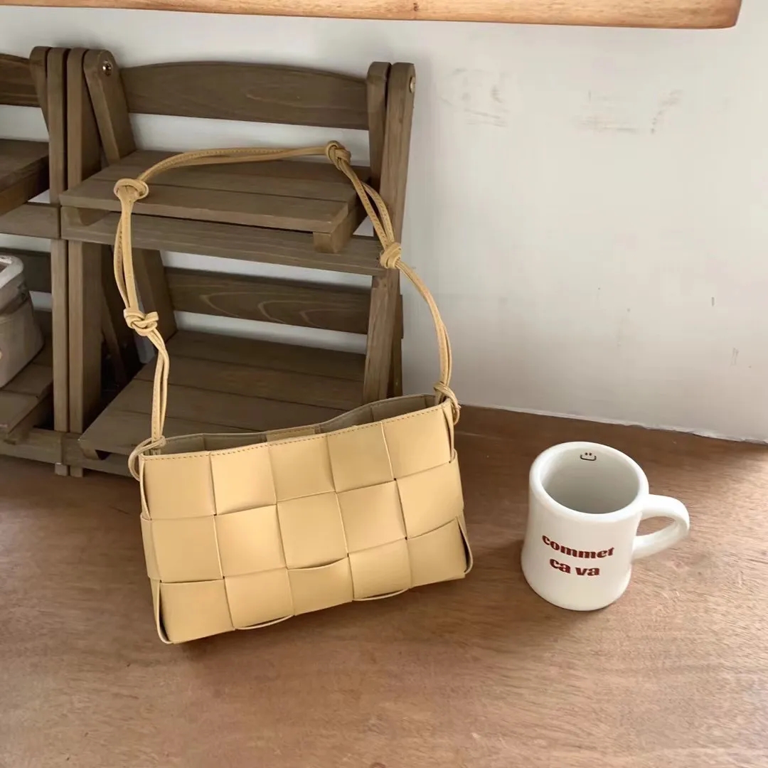 BOTTEGA VENETA ボッテガ カセット ショルダーポーチ