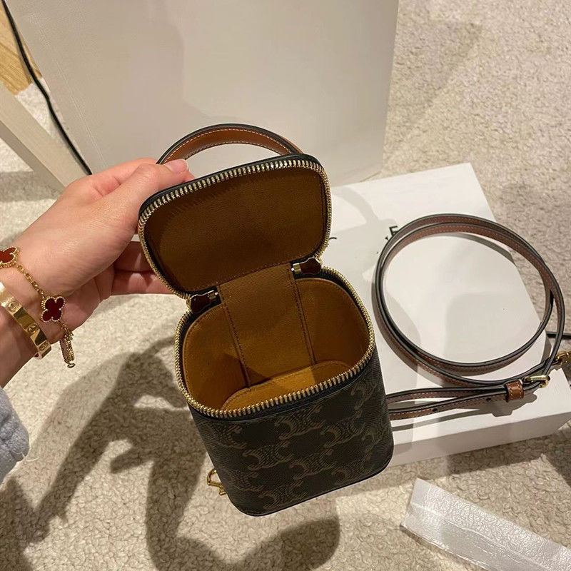 新作 CELINE♪ バケツバッグ ミニカメラバッグ