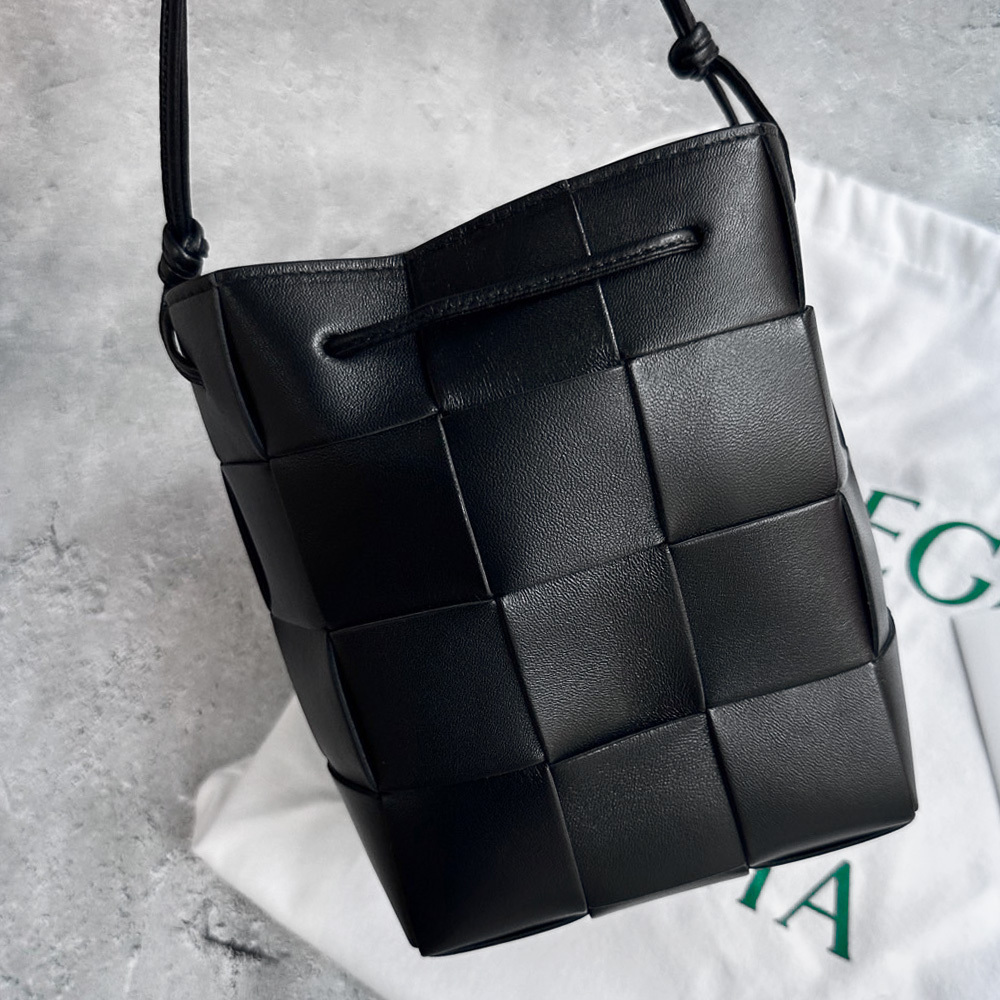 高品質】BOTTEGA VENETA スモール カセット バケットバッグ-高島屋