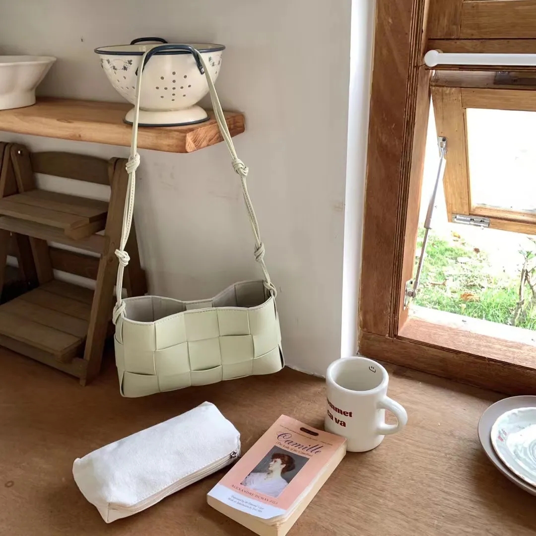 BOTTEGA VENETA ボッテガ カセット ショルダーポーチ