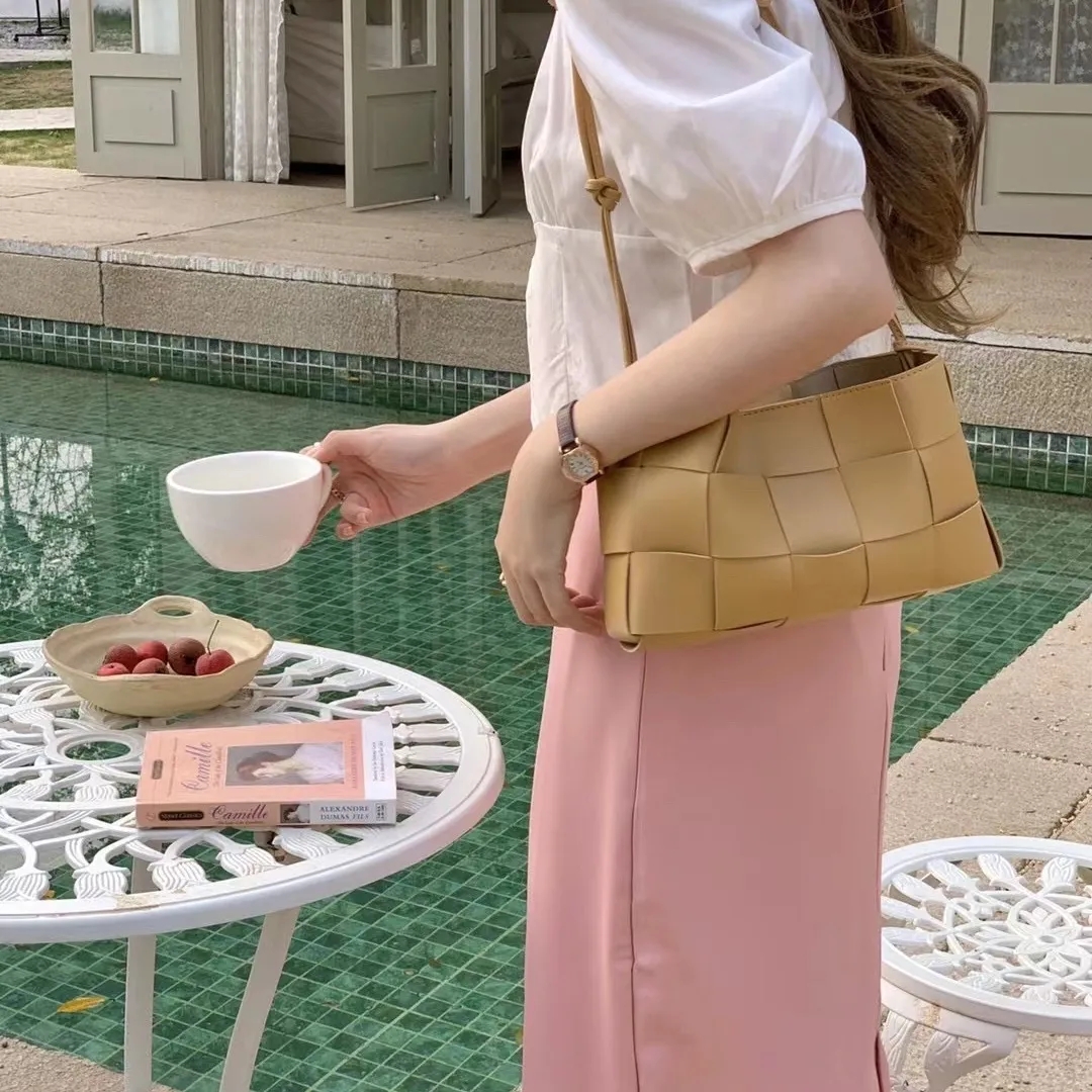 BOTTEGA VENETA ボッテガ カセット ショルダーポーチ