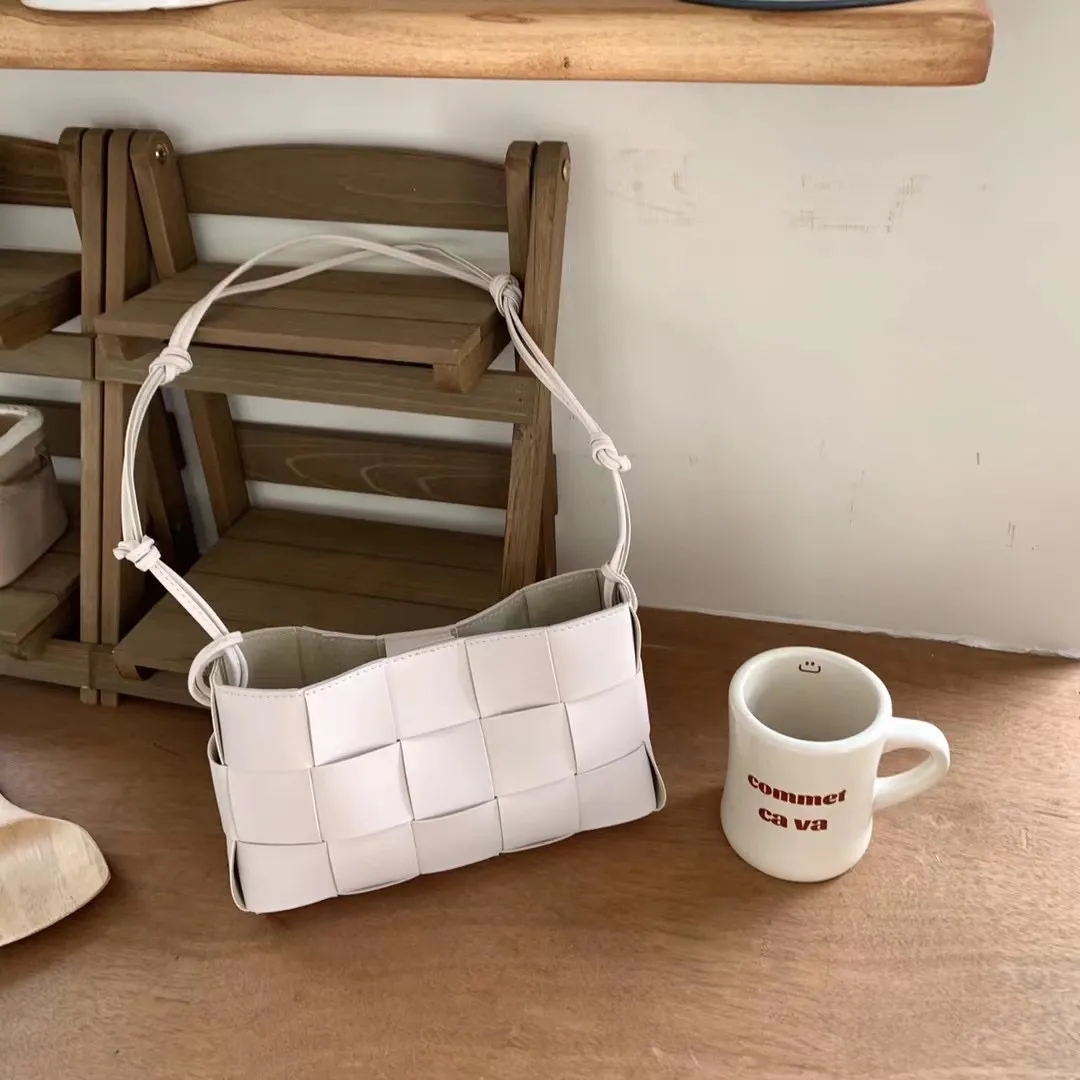 BOTTEGA VENETA ボッテガ カセット ショルダーポーチ