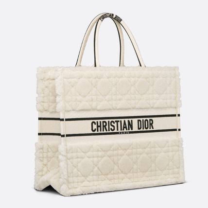 Dior トートバッグ 【ふわふわモコモコがたまらない♡】DIOR BOOK TOTE(4)