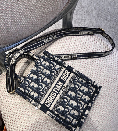 Dior トートバッグ 【完売確実！最新サイズ！】DIORブックトートphoneバック