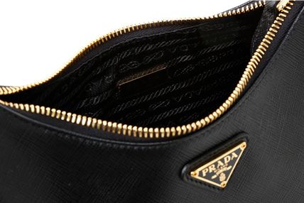 PRADA ショルダーバッグ・ポシェット ★関税込★PRADA★Re-Edition 2005 サフィアーノレザー バッグ★(17)