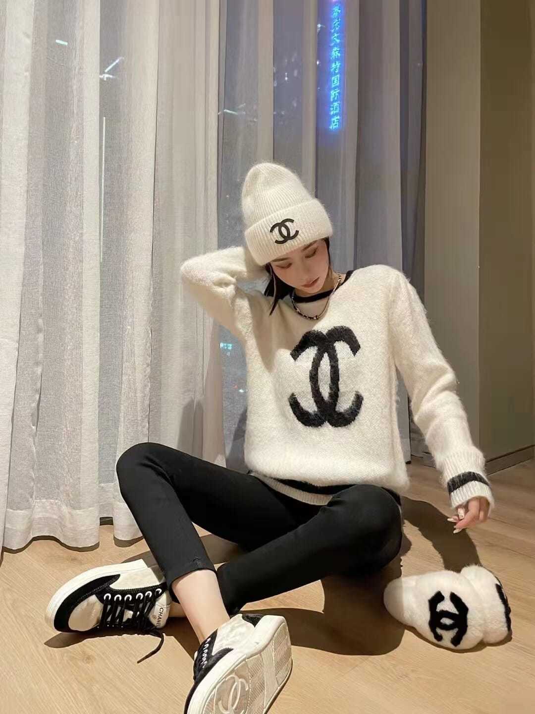 🔥【50％割引+送料無料】chanel（シャネル ）黒と白のダブルCモヘアラウンドネックプルオーバーニットセーター🛍