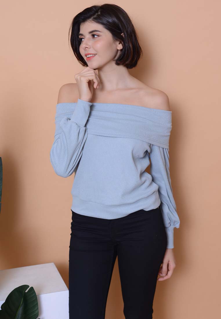 Casual– Off Shoulder Knit Top in Blue