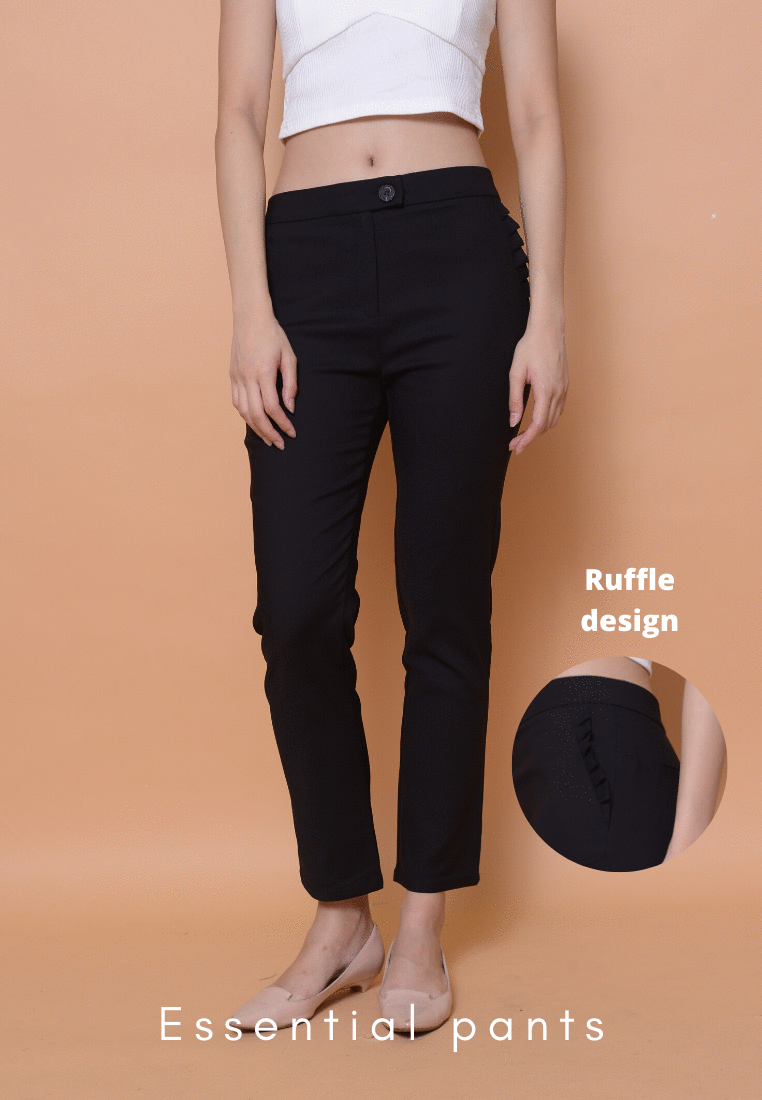 Collection-Ruffle pocket trousers in black